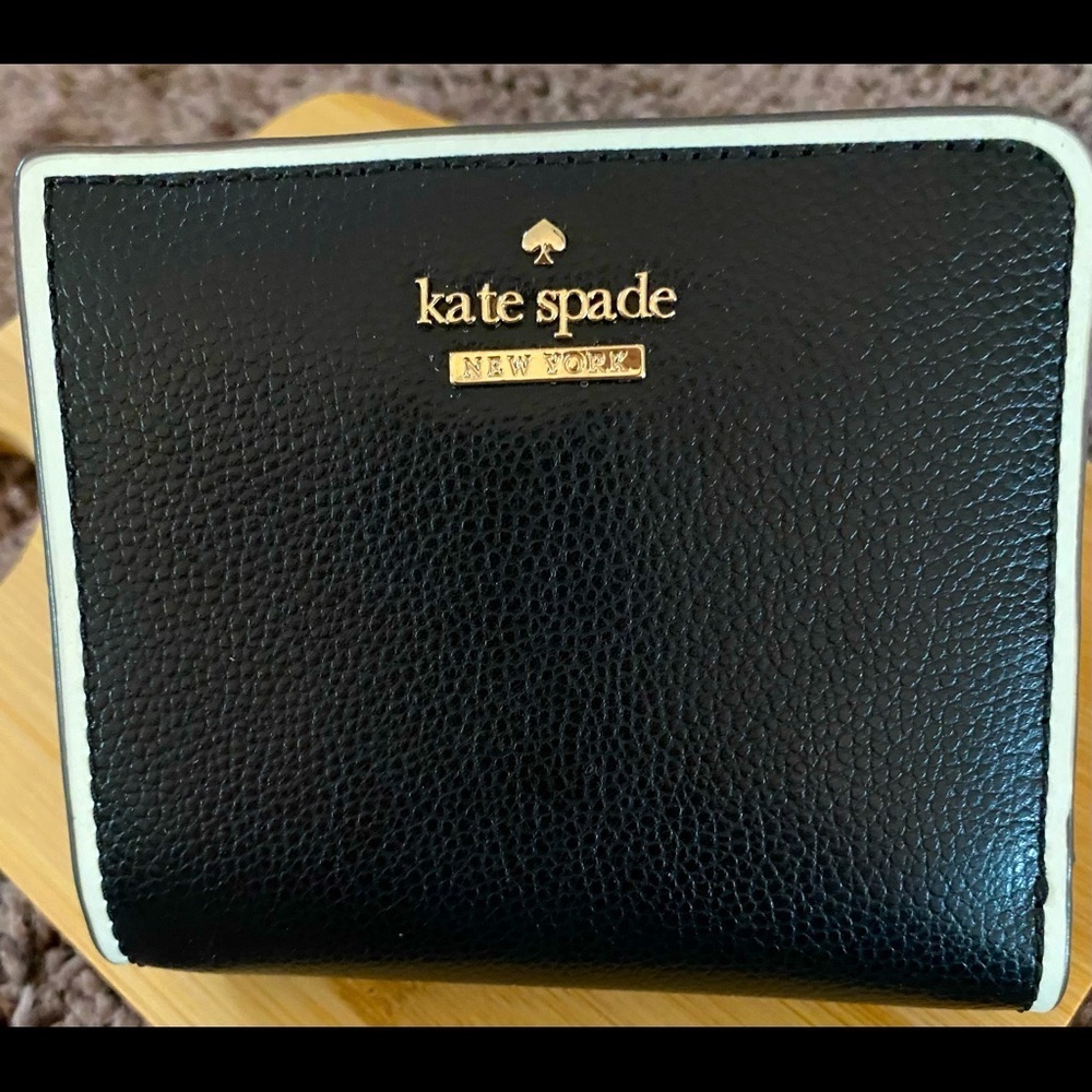 Kate spade patterson drive painted edge black L- zip bifold wallet